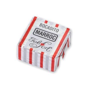 Bocadito Marroc Felfort de 14 g con su envoltorio plateado a rayas rojas