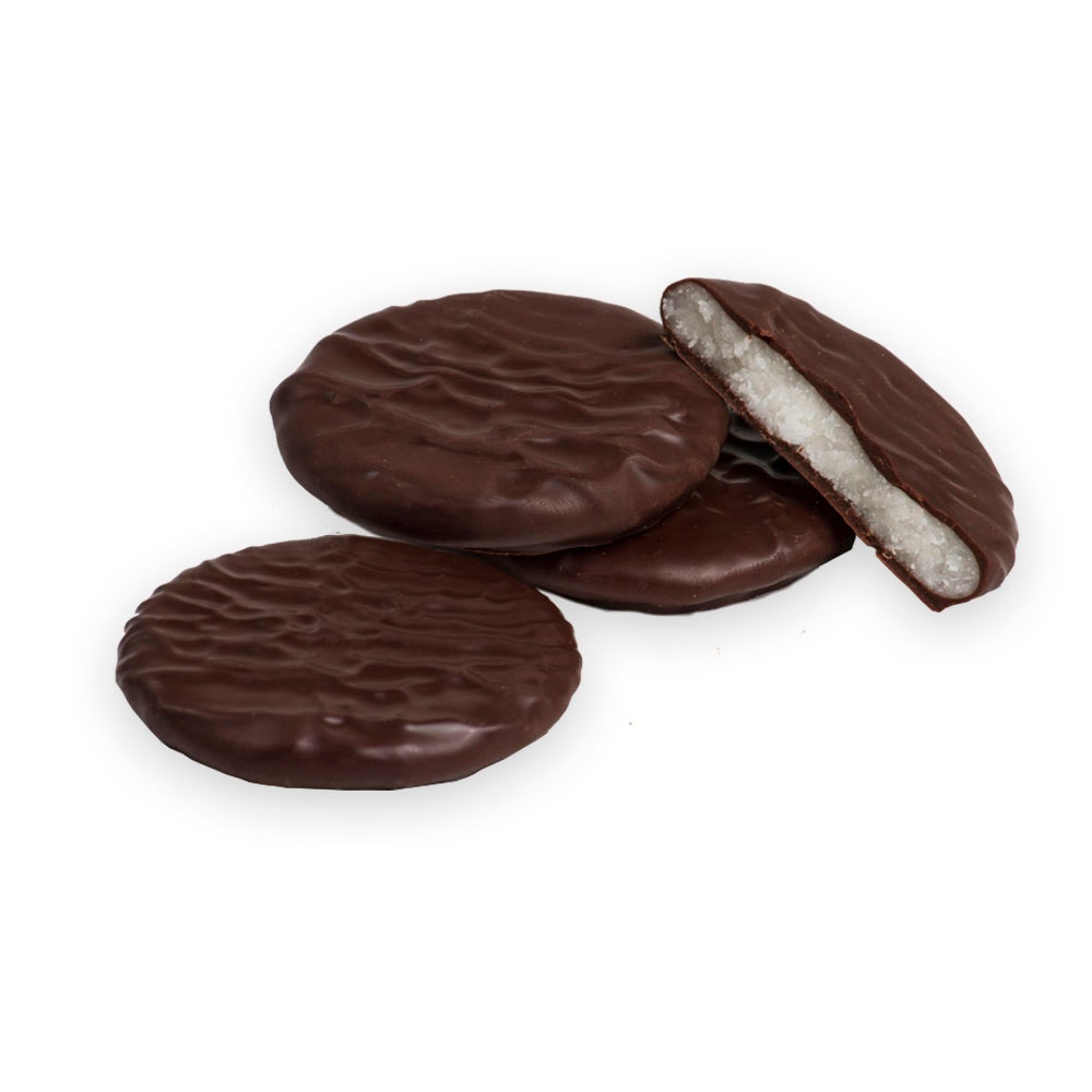 Mentitas Felfort: bombón de menta al chocolate partido mostrando el relleno